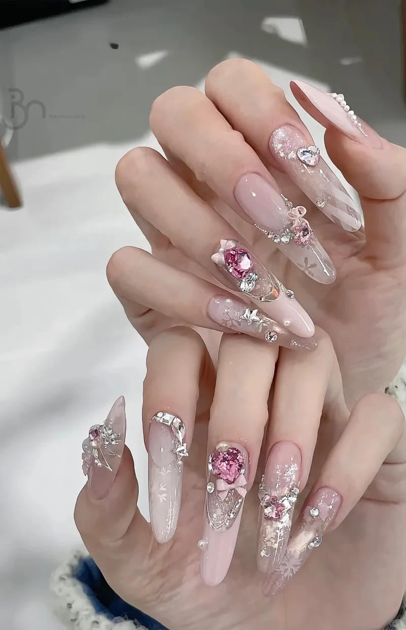 Đơn giản mà quyến rũ cùng nail đính đá đơn giản đẹp