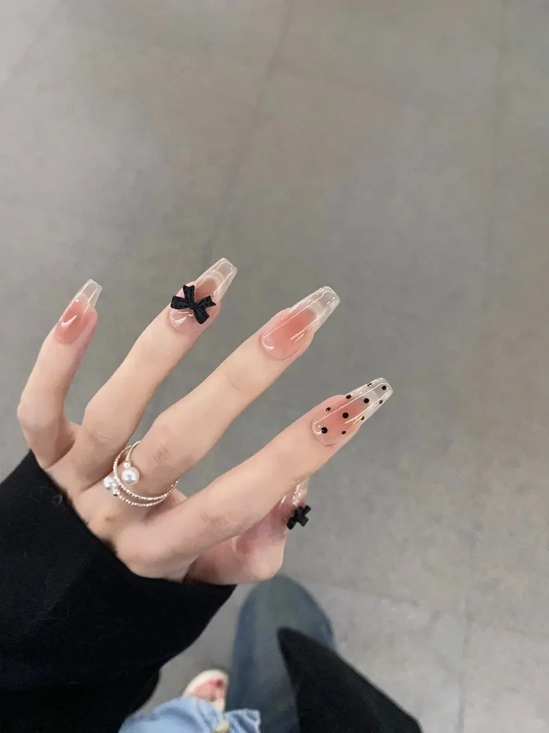 Thêm điểm nhấn cho móng với mẫu móng tay đẹp đính nơ