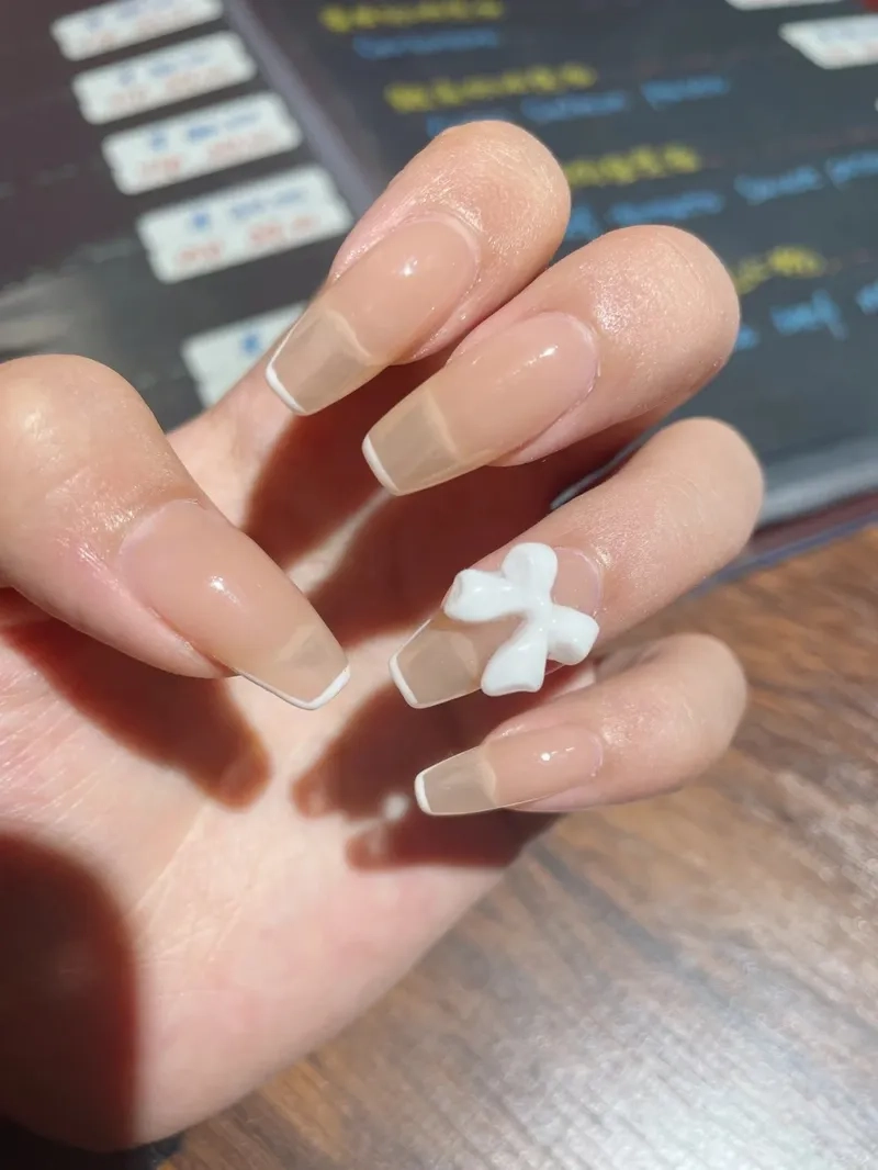 Sành điệu và cuốn hút với mẫu nail charm nơ độc đáo