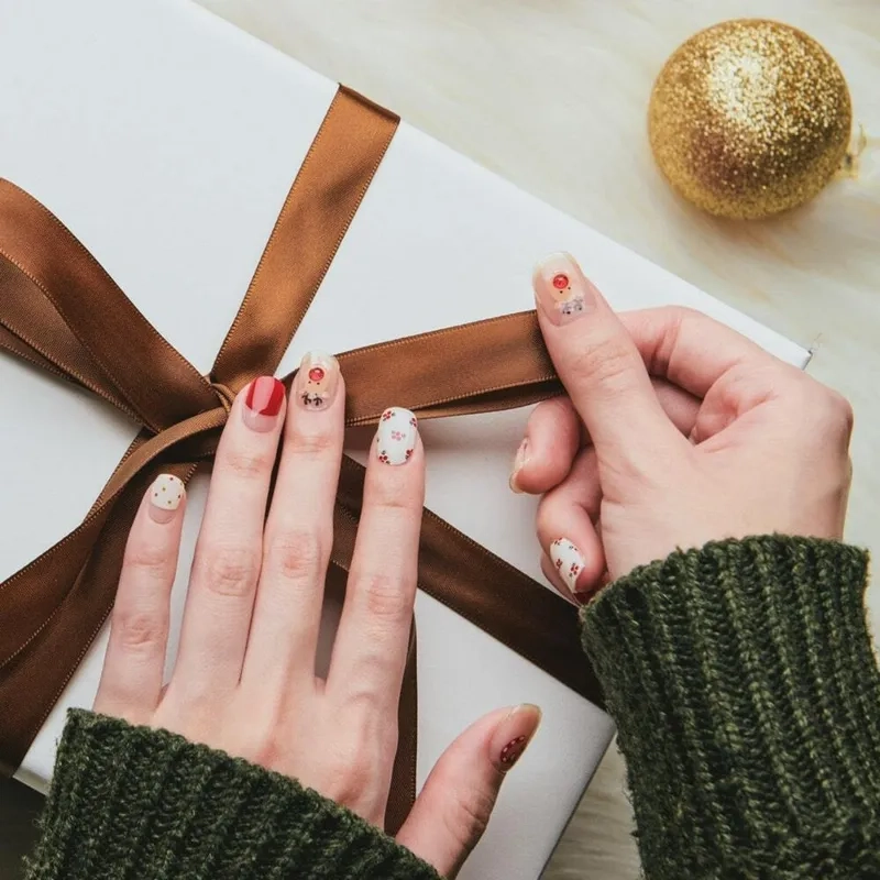 Tỏa sáng ngày mới với nail xinh đơn giản cho học sinh hợp mọi trang phục