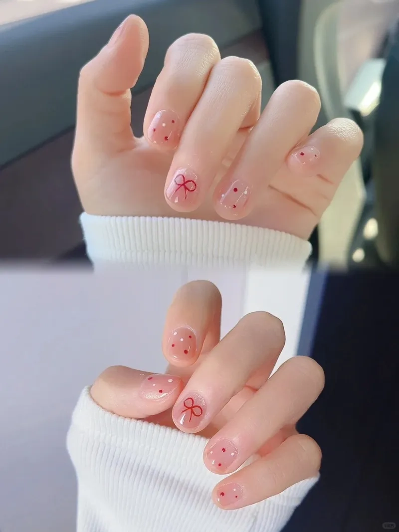 Tinh tế và thanh lịch cùng những mẫu nail đẹp dành cho học sinh