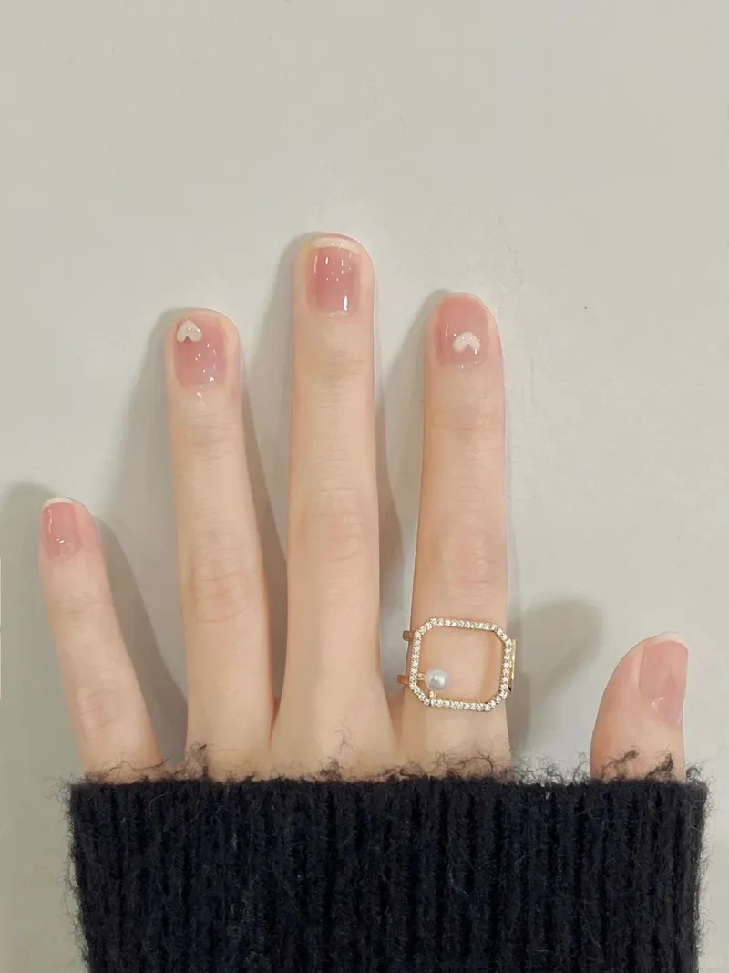 Mẫu mới đáng yêu dành cho bạn là mẫu nail nhẹ nhàng đi học