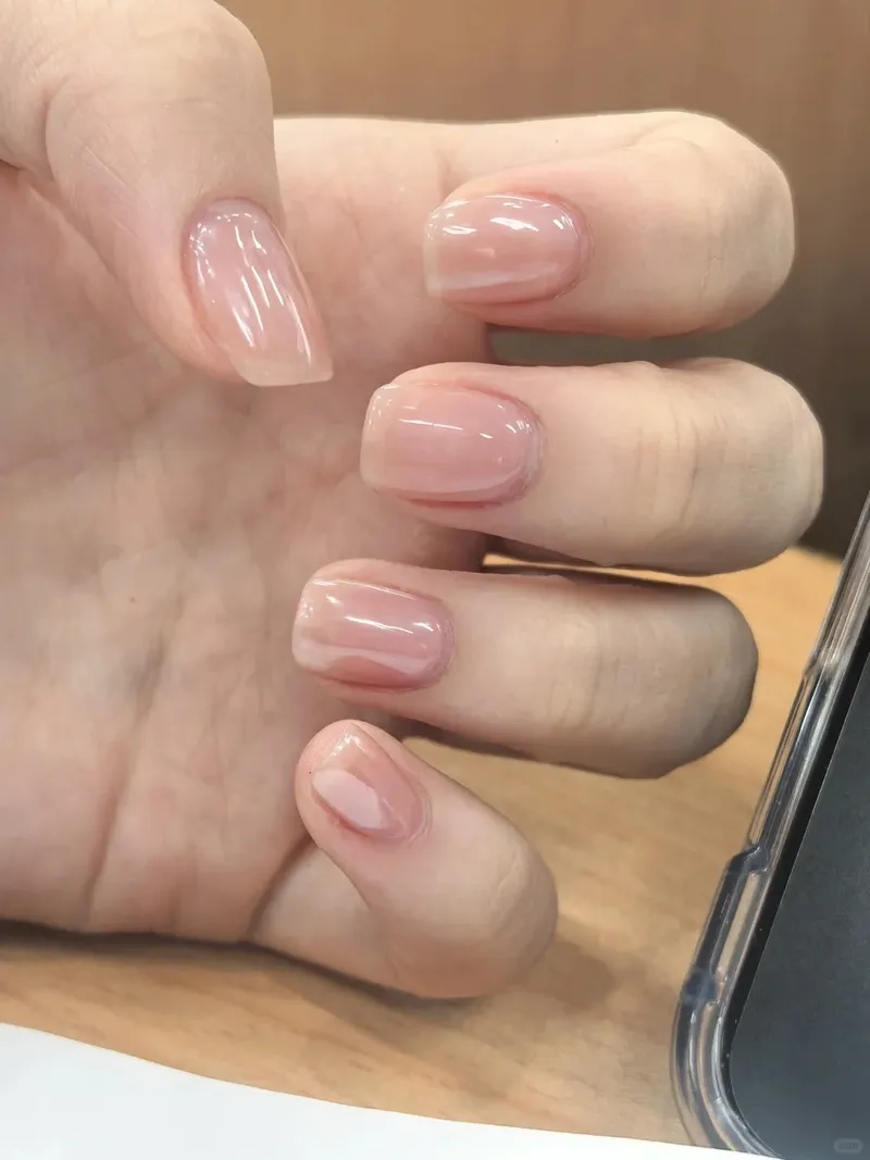 Nét đẹp thanh thoát cùng mẫu móng đẹp đơn giản