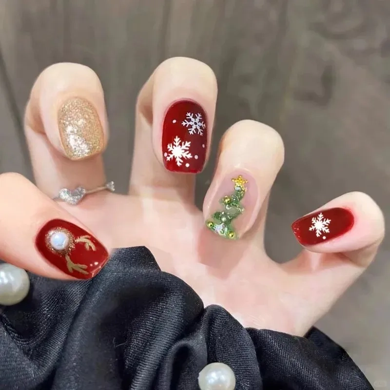Tỏa sáng cùng mẫu nail đẹp giáng sinh mang đậm không khí Noel