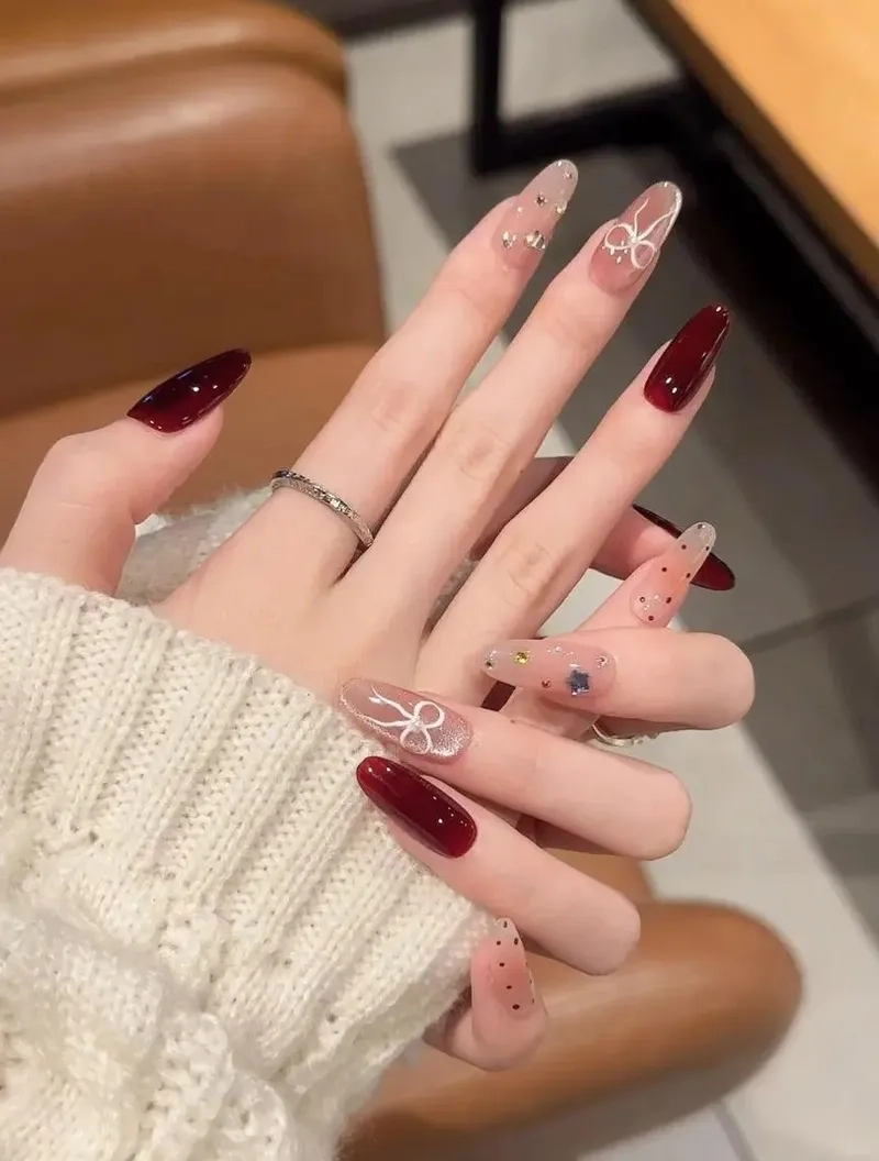 Tận hưởng phong cách dễ thương với nail noel cute cho nàng