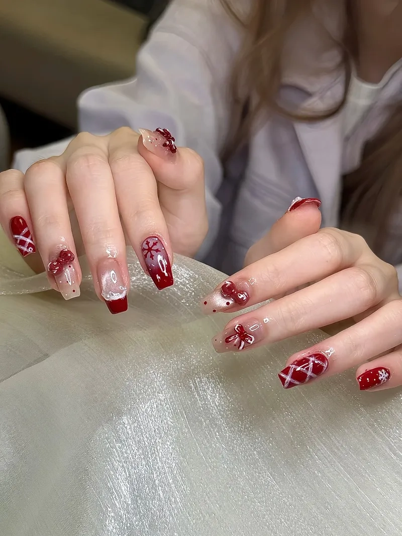 Tinh giản nhưng vẫn nổi bật với nail noel đơn giản chuẩn đẹp