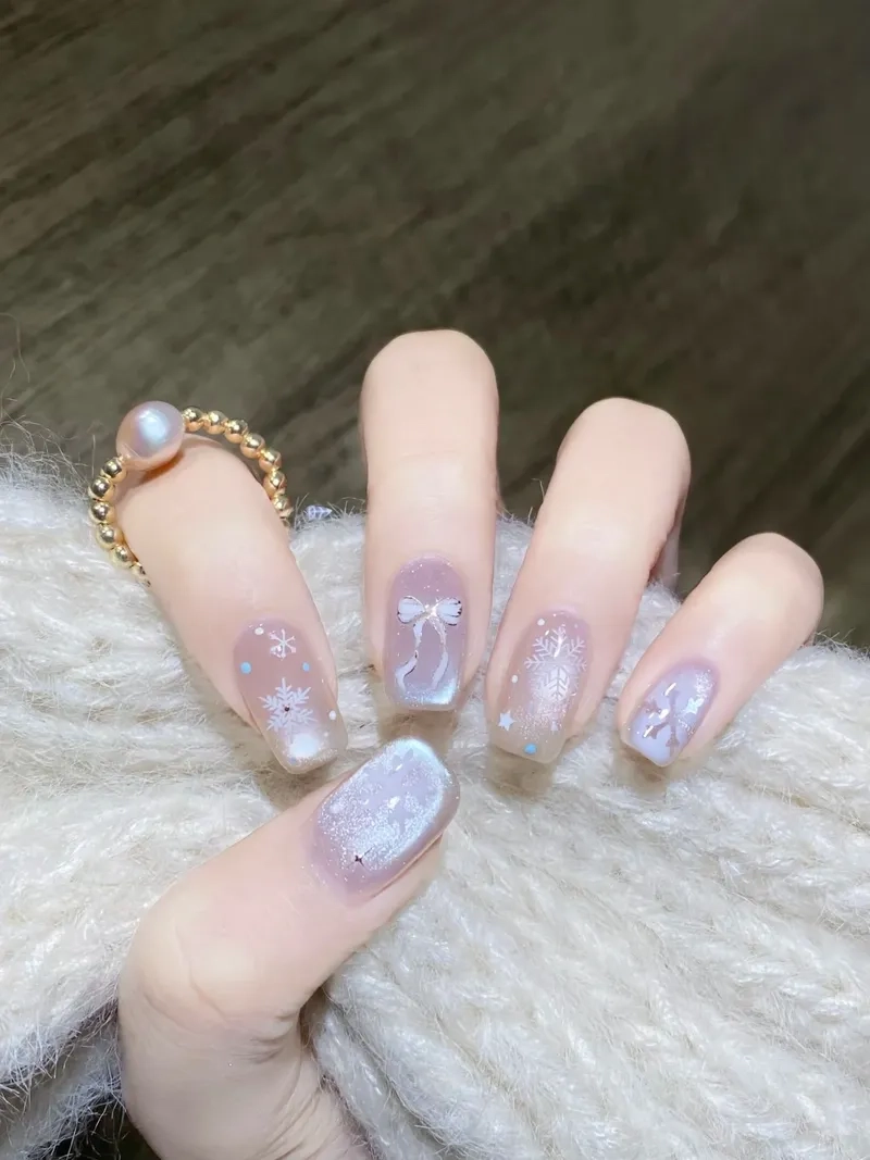 Đầy màu sắc và sáng tạo với các mẫu nail giáng sinh nổi bật