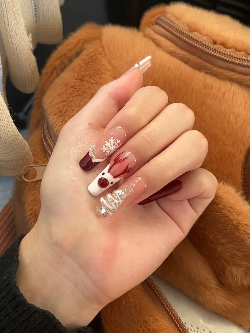 Mùa lễ thêm rực rỡ với các mẫu nail noel hợp xu hướng