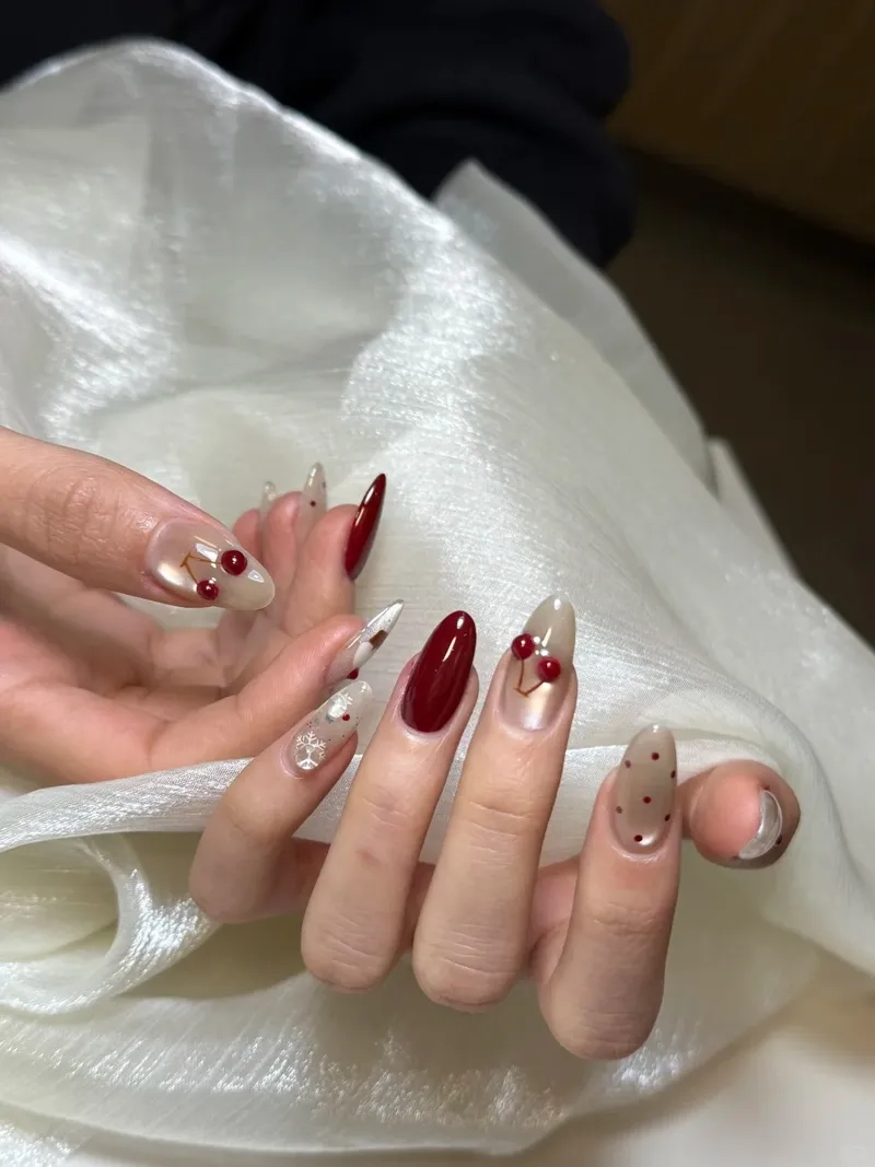 Bừng sáng mùa lễ với móng chơi noel cá tính và ấn tượng