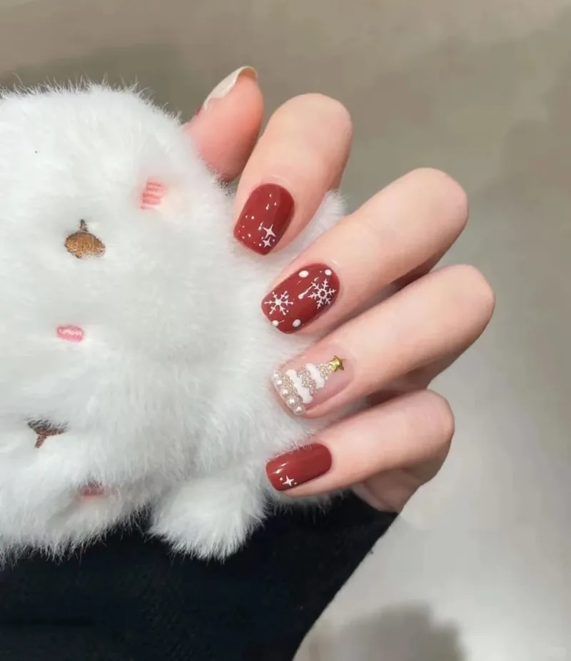 Rực rỡ cùng mẫu móng tay giáng sinh đẹp không thể bỏ qua