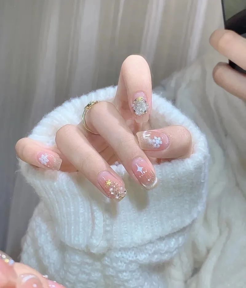 Tinh tế đón Noel với mẫu móng tay mùa noel