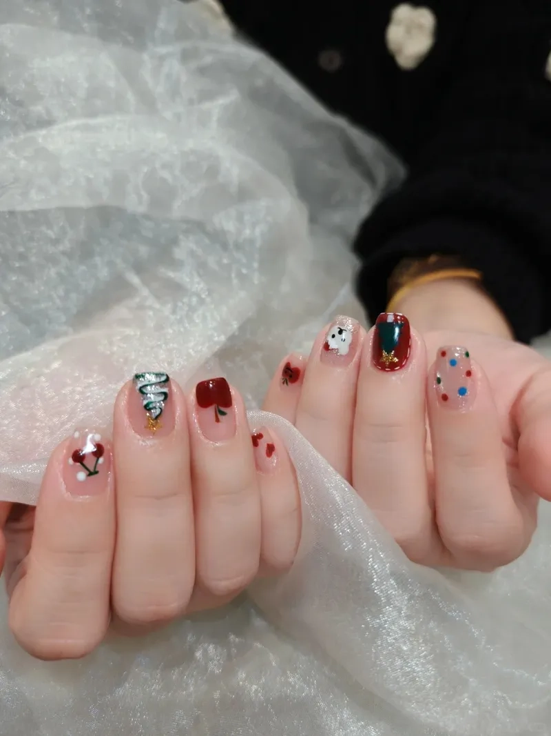 Đơn giản mà nổi bật với mẫu nail giáng sinh đơn giản