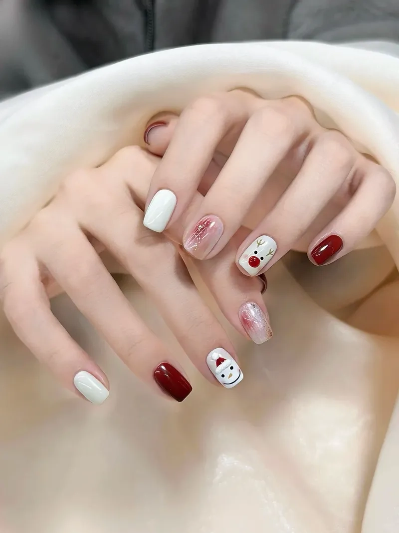 Rực rỡ và cuốn hút cùng mẫu nail giáng sinh đẹp