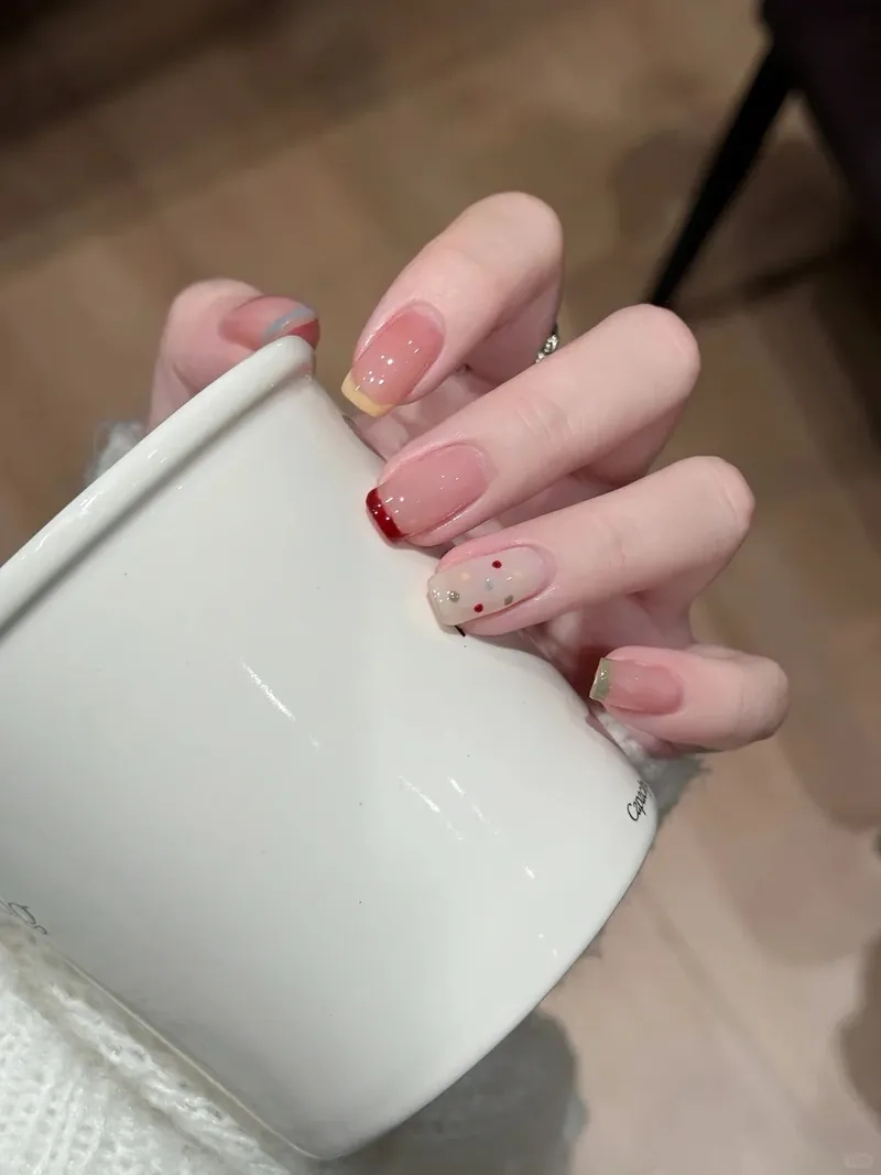Tinh tế cùng mẫu nail ngắn hàn quốc dễ thương