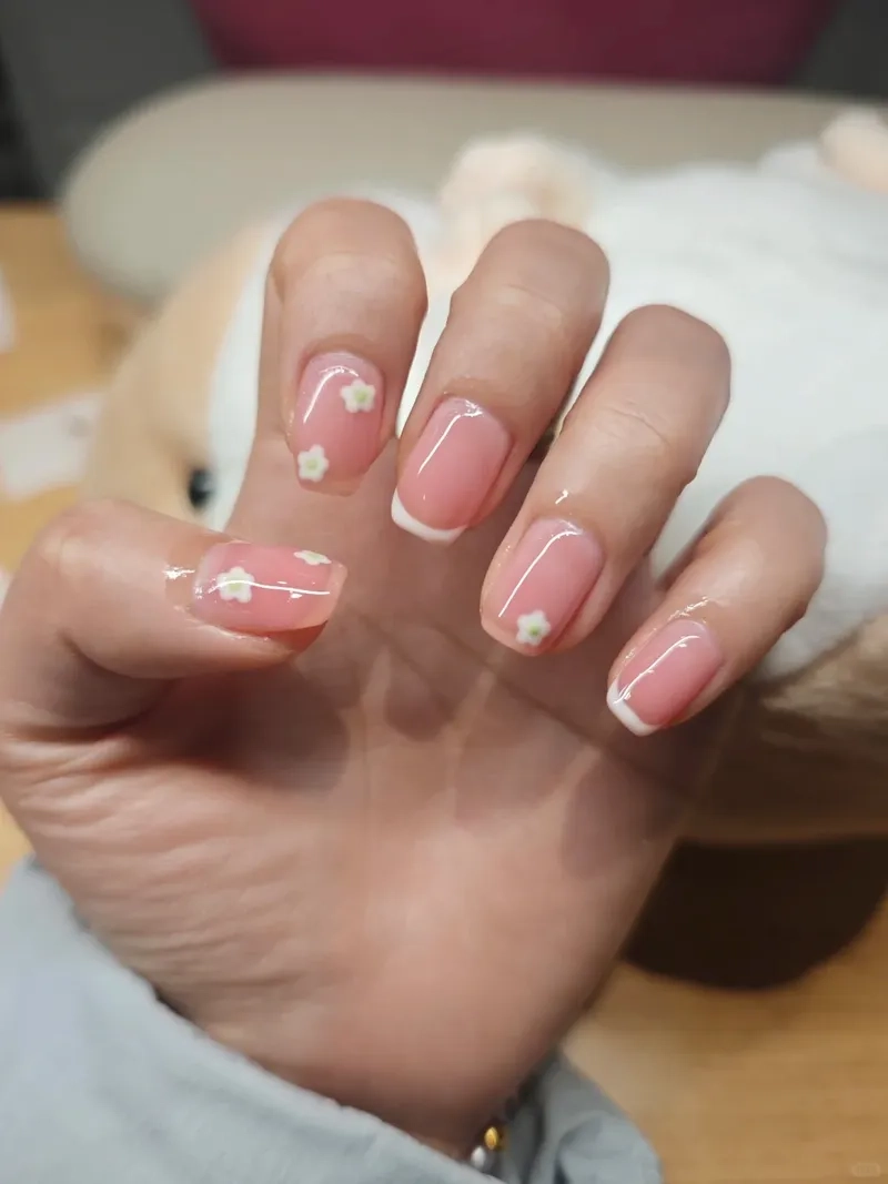 Mê hoặc với mẫu hoa nail đẹp sang trọng