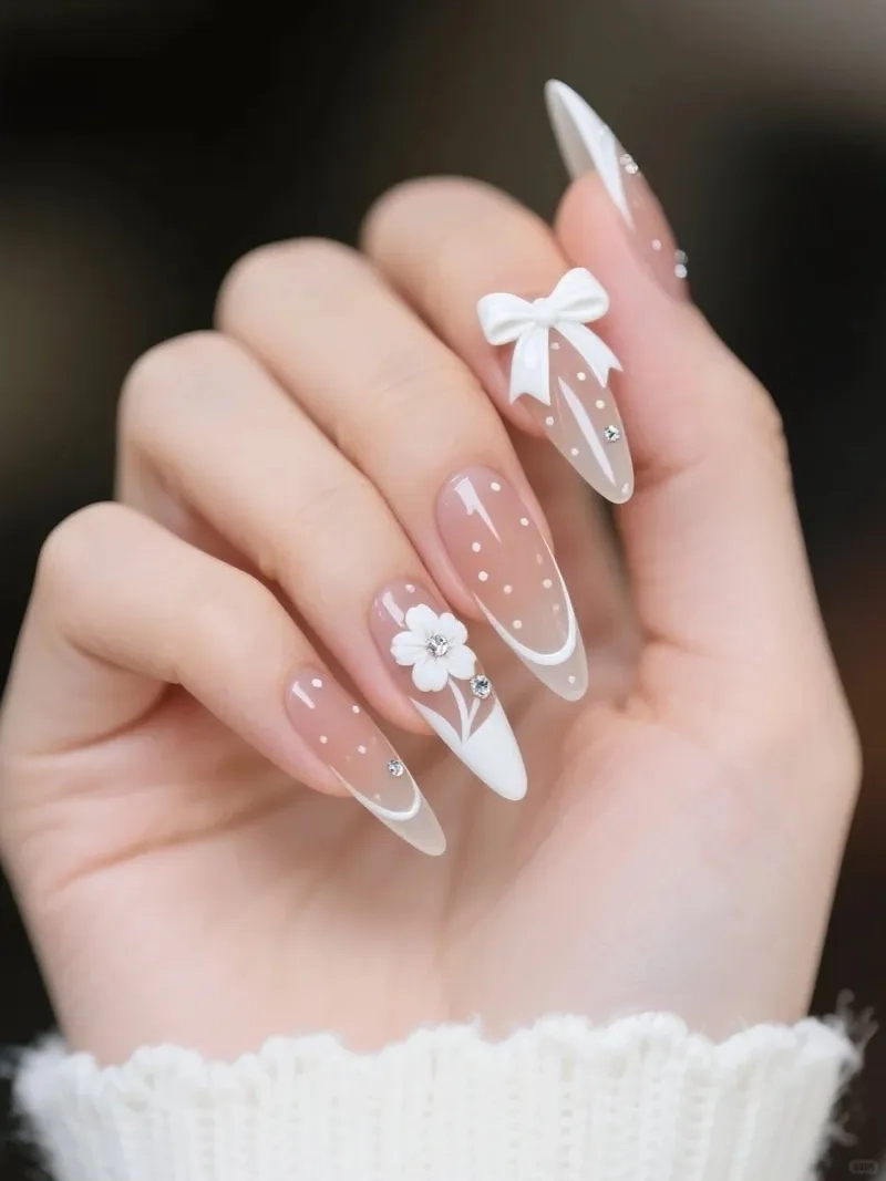 Dịu dàng nữ tính nhờ nail hoa cúc xinh xắn