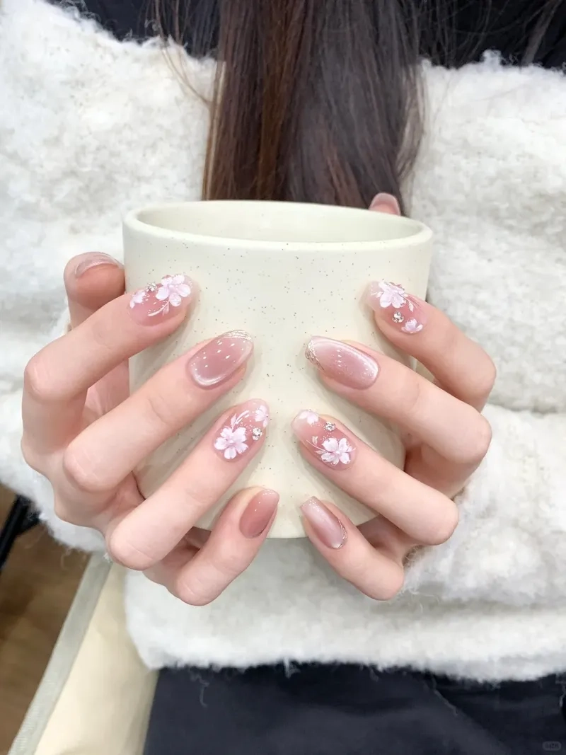 Tỏa sáng cá tính với ảnh nail hoa đẹp và thu hút