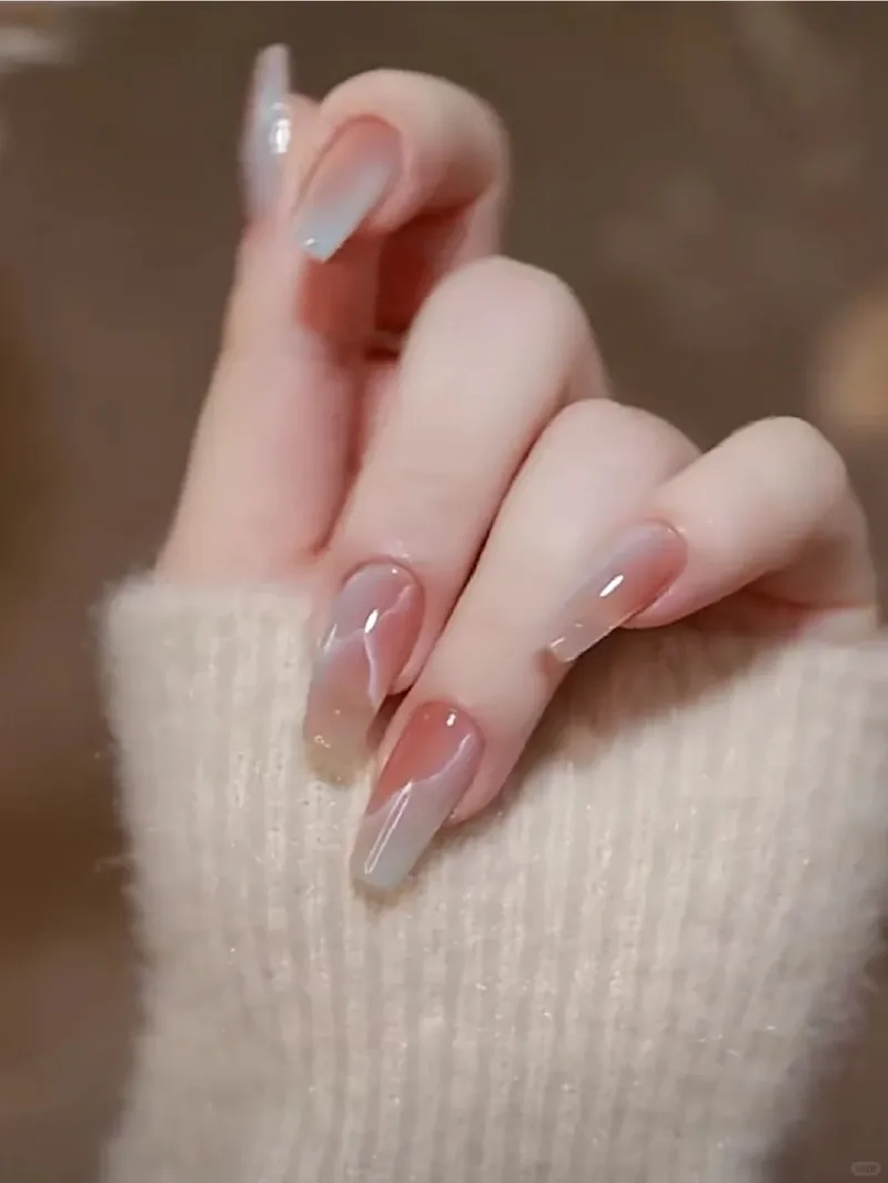 Tỏa sáng cùng làm móng loang độc đáo và đầy cá tính