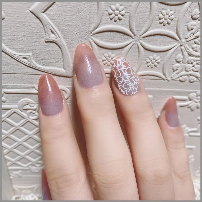 Lạ mắt và sang trọng với loang vân đá nail