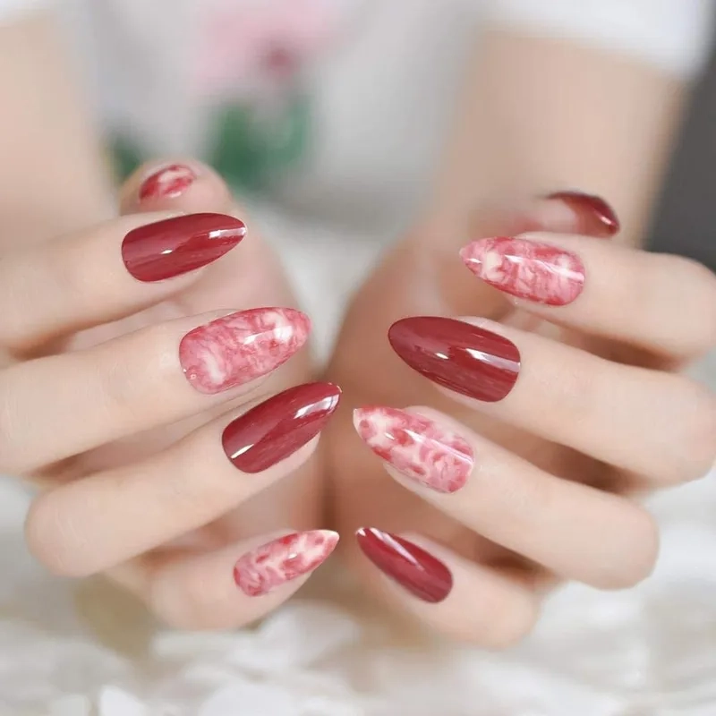 Tinh tế và độc đáo với mẫu nail vẽ loang nghệ thuật