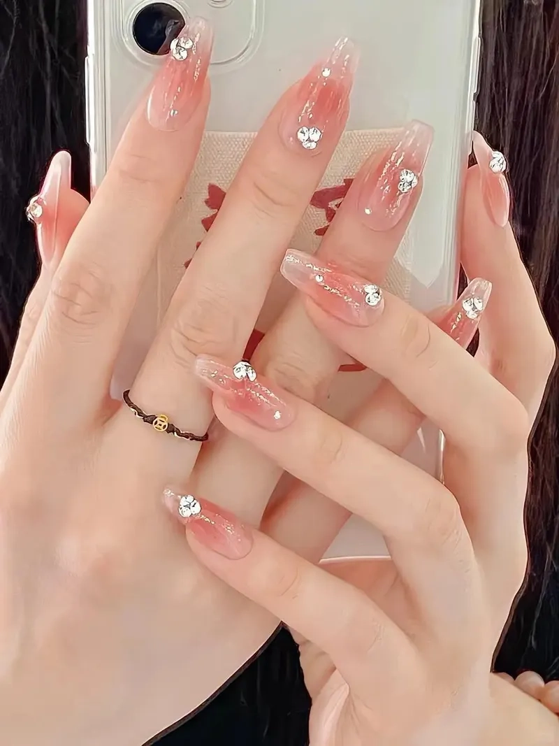 Thanh lịch và cuốn hút với nail hồng thạch đơn giản nhẹ nhàng