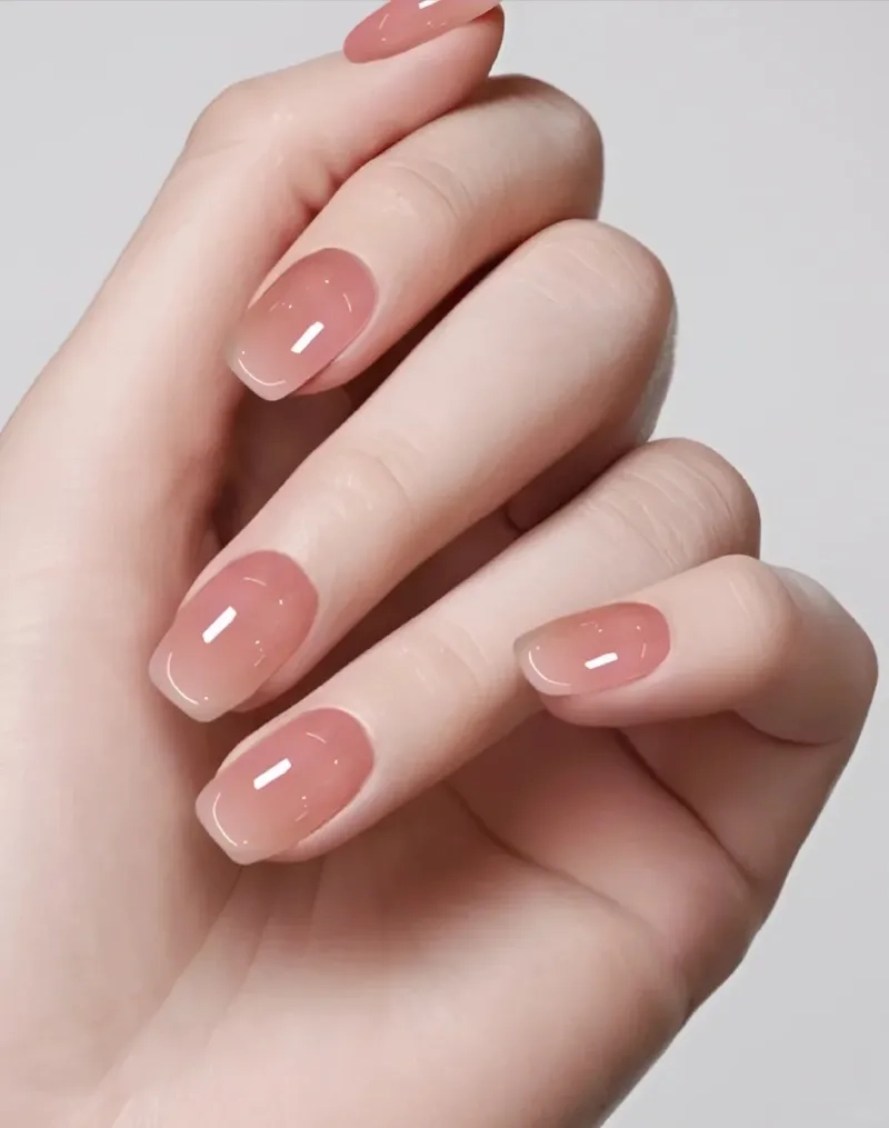 Dịu dàng nữ tính cùng nail màu thạch hồng thu hút