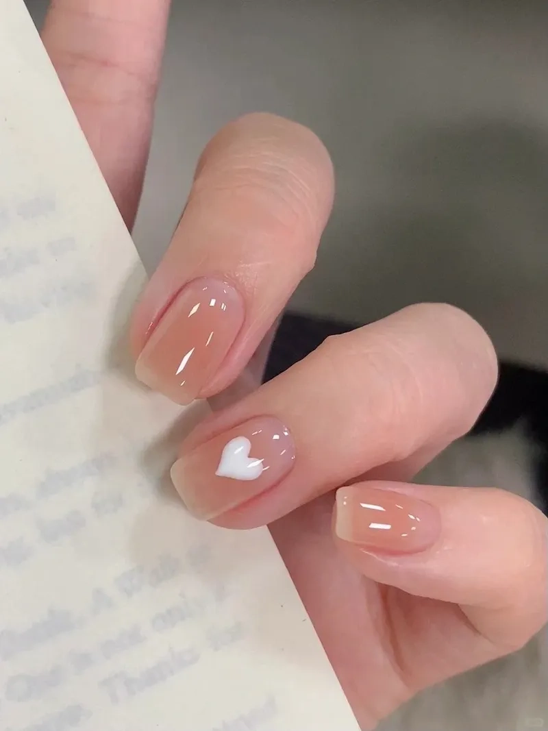 Tự tin khoe cá tính với bộ nail màu nude đầy tinh tế