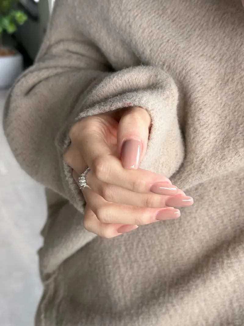 Đẹp một cách tinh khôi với mẫu nail đẹp màu nude