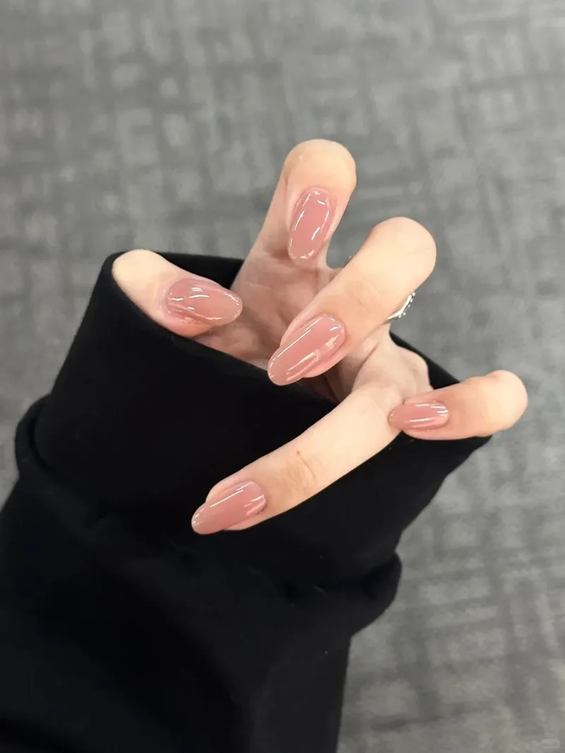 Phối đồ cực dễ với tone sơn móng tay nude nhẹ nhàng