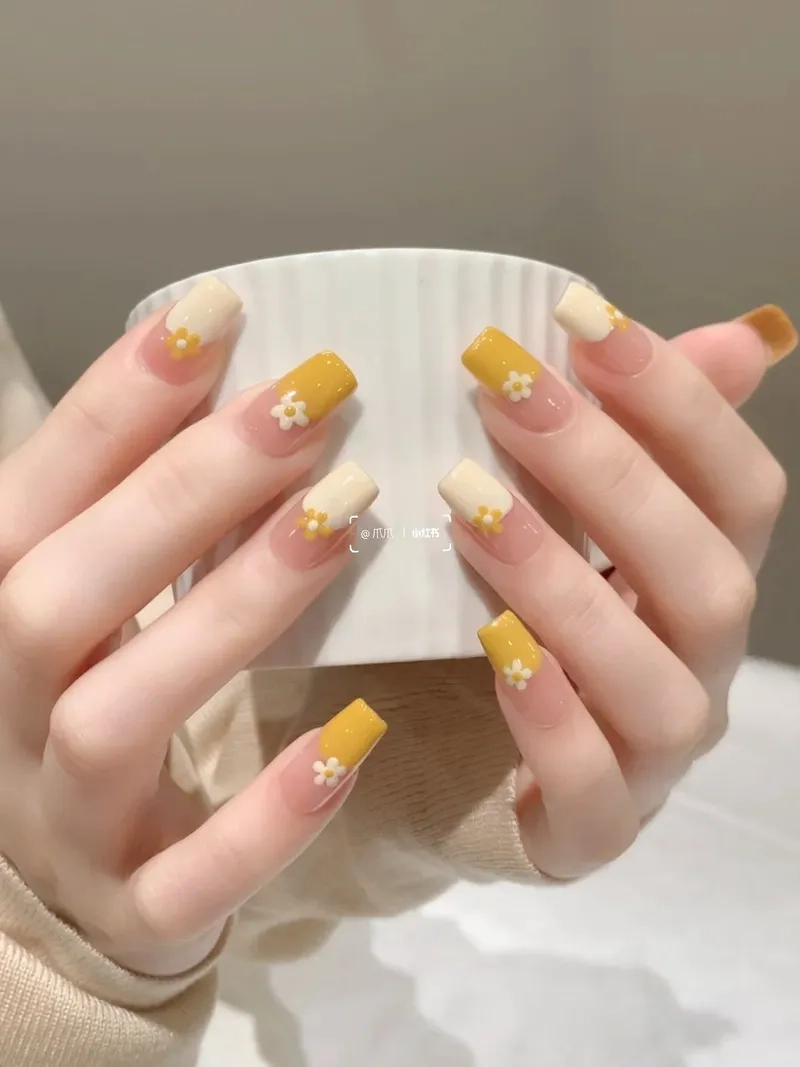 Trọn bộ kiểu dáng và màu sắc cho mẫu móng úp vuông đẹp