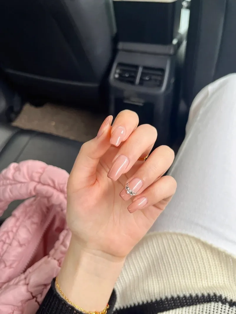 Móng tay khỏe đẹp và thời thượng với xu hướng móng vuông nail đẹp