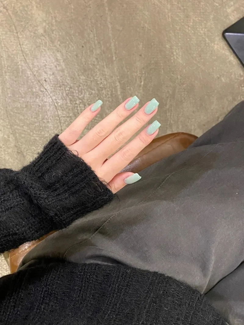 Màu sơn gel đẹp đơn giản mang lại vẻ ngoài tinh tế nhẹ nhàng