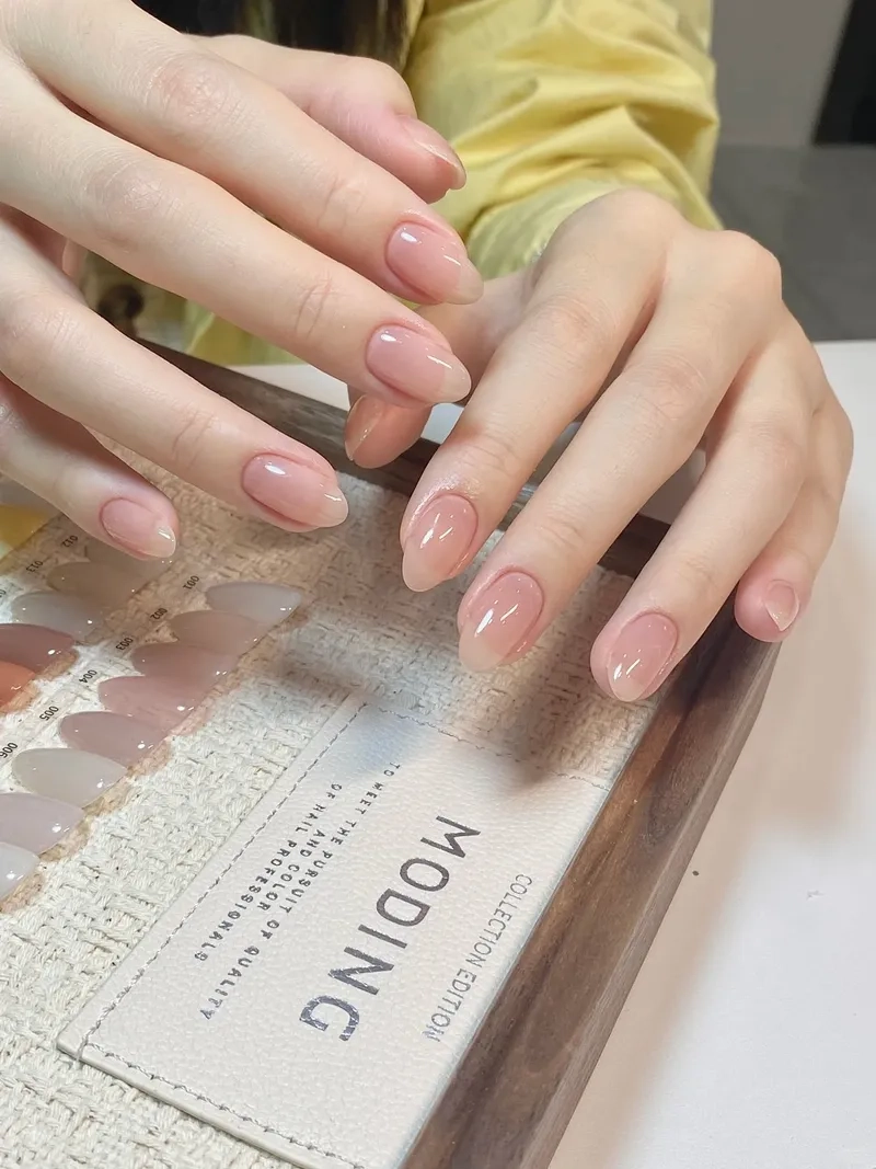 Sơn gel đơn giản tạo nét đẹp tinh tế phù hợp với mọi dịp