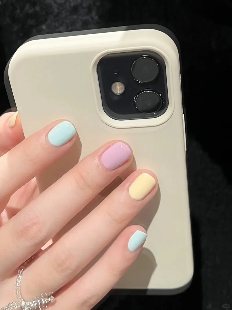 Các màu sơn gel tôn da mang đến vẻ rạng rỡ cho mọi tone da