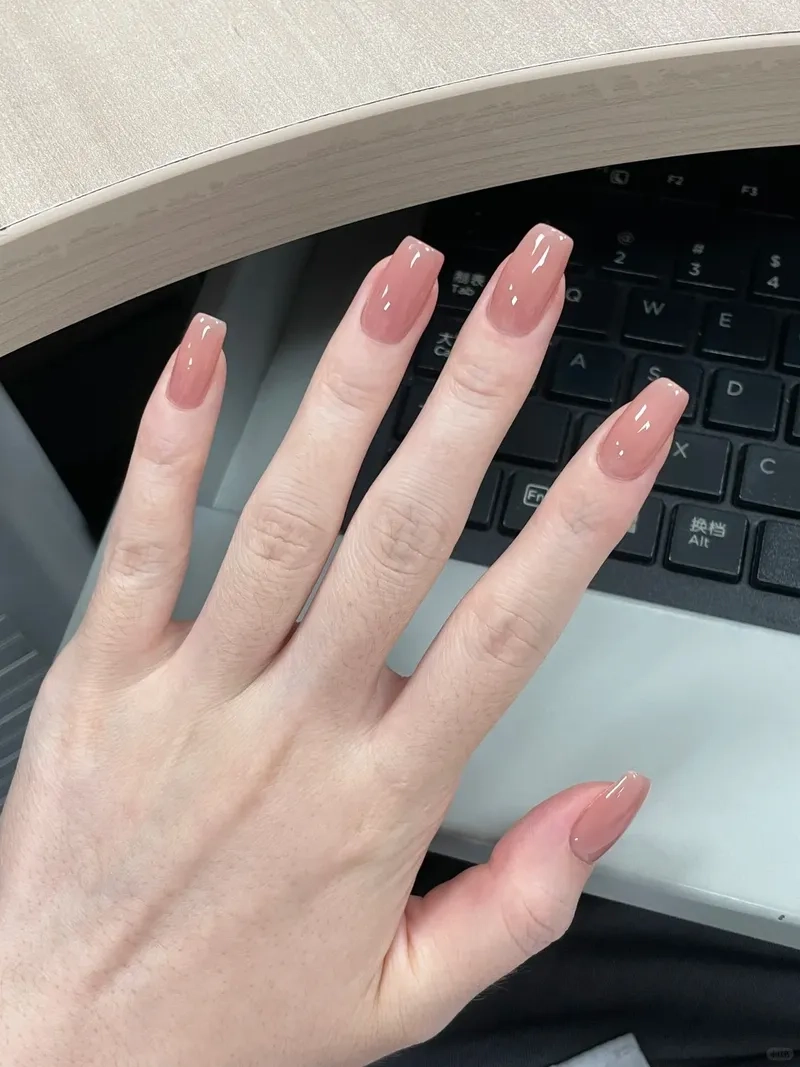 Màu sơn gel hot dẫn đầu xu hướng thời trang móng tay hiện nay