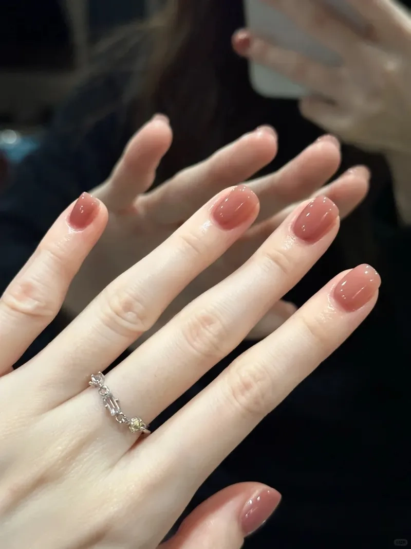 Móng tay đẹp sơn gel là điểm nhấn hoàn hảo cho diện mạo bạn