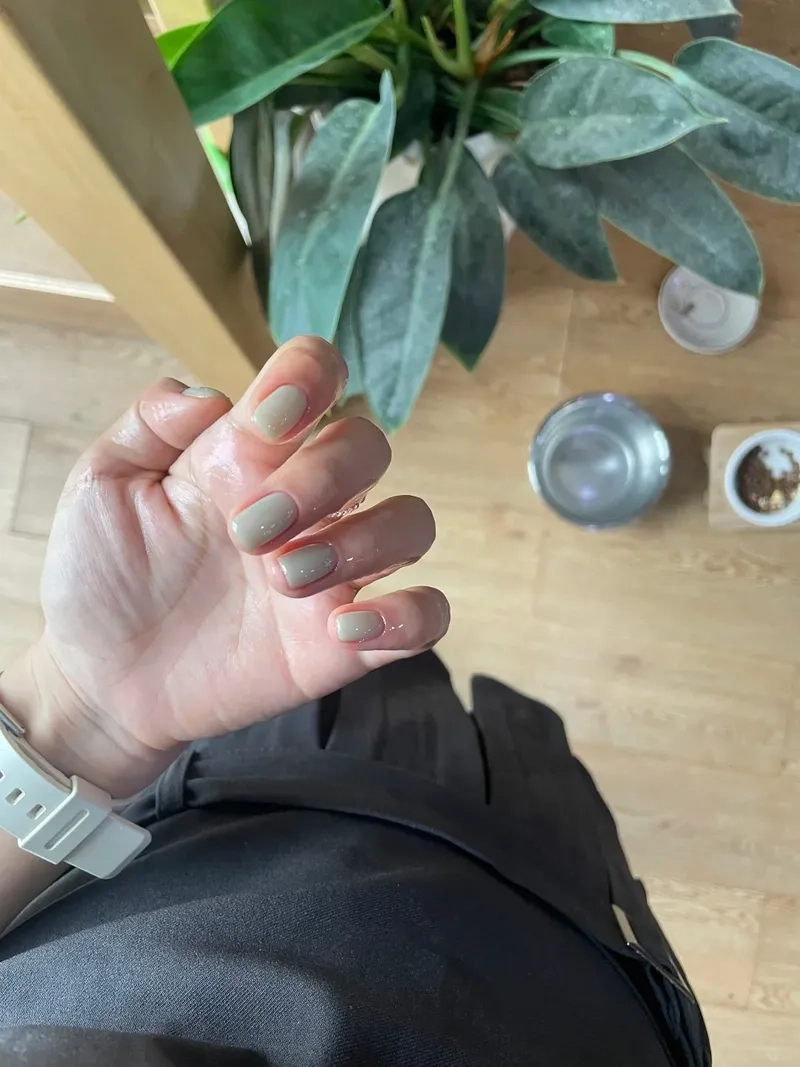 Nail sơn gel đơn giản phong cách nhẹ nhàng dễ thương mà vẫn sang