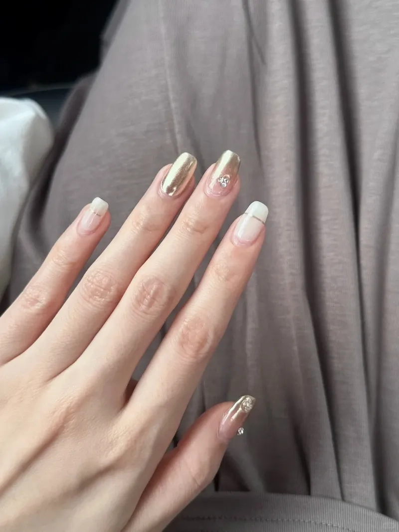 Tỏa sáng mọi ánh nhìn với mẫu nail tráng gương đẹp