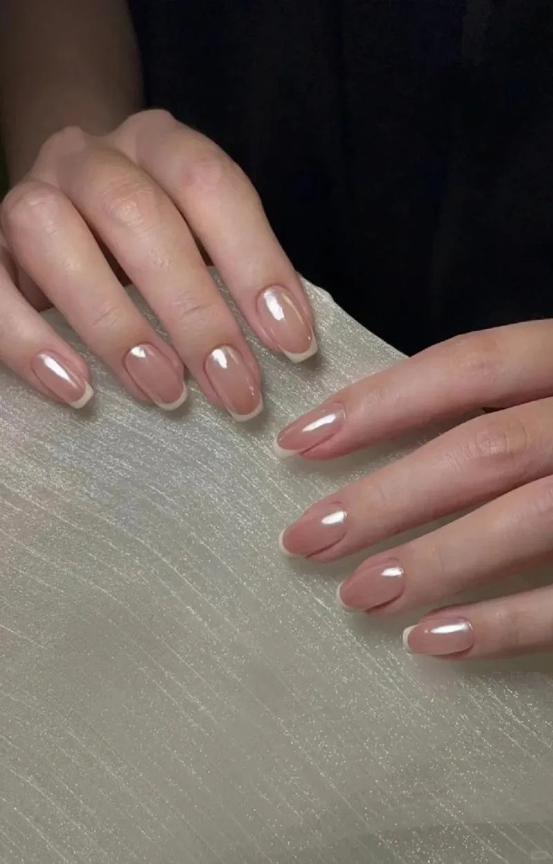 Tinh tế cùng các mẫu nail tráng gương thời thượng