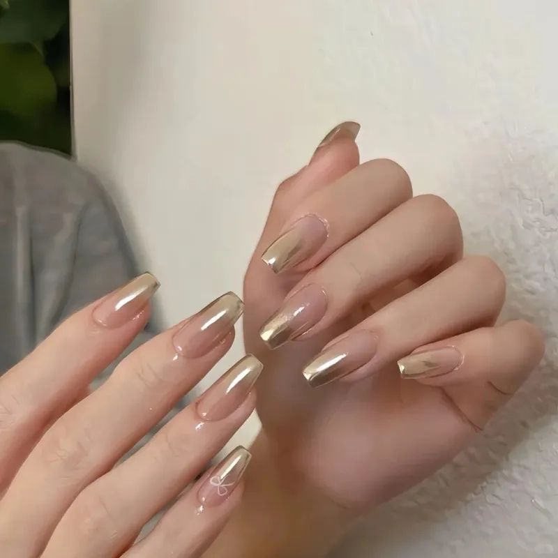 Thời thượng với mẫu nail tráng gương hàn quốc hiện đại