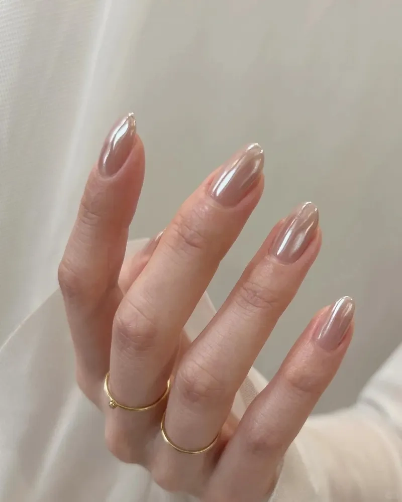 Sáng tạo mỗi ngày với sơn tráng gương nail thời thượng