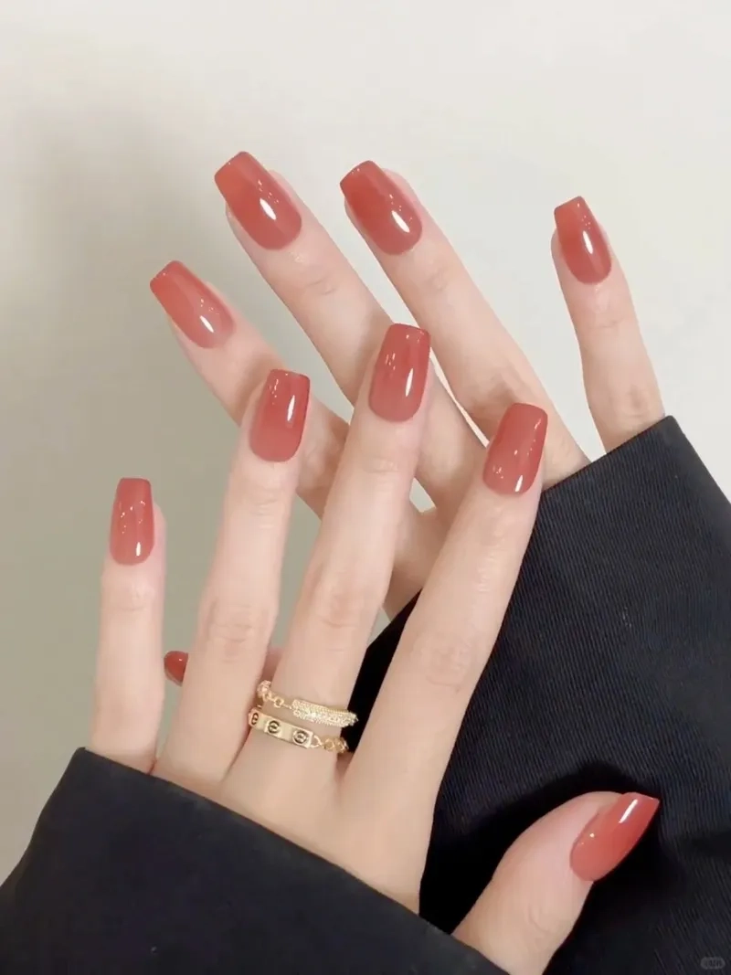 Đơn giản mà quyến rũ cùng mẫu móng tay trơn đẹp