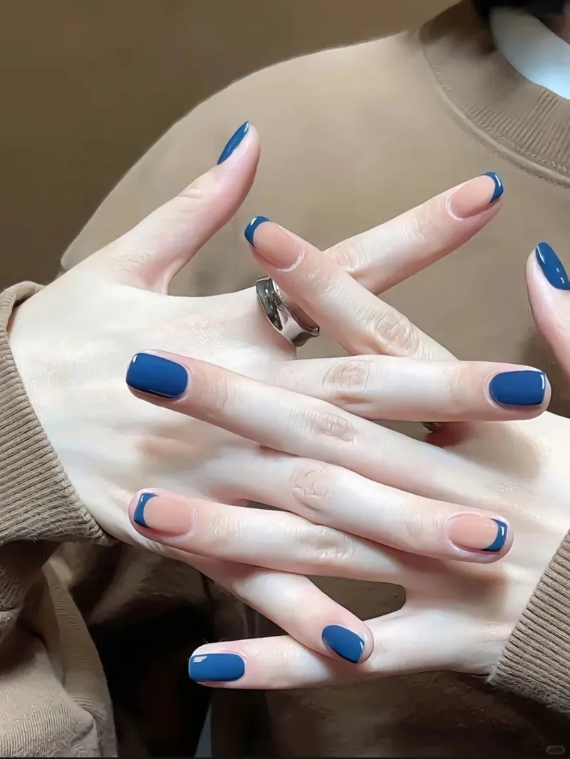 Phong cách hiện đại với mẫu móng trơn độc đáo