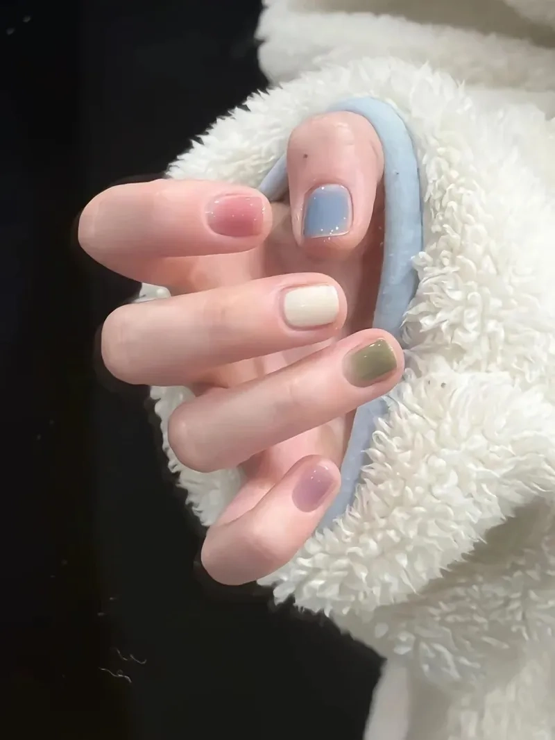 Đẹp tinh tế với mẫu nail sơn trơn nhẹ nhàng