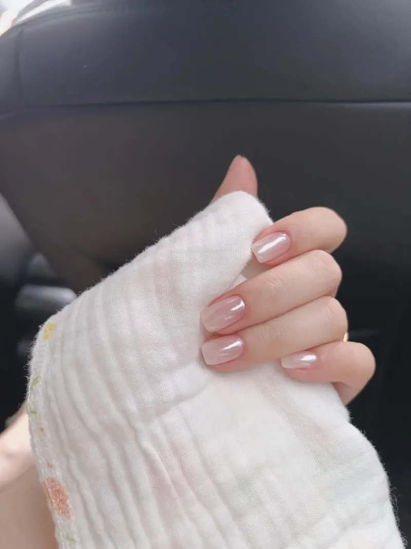 Tỏa sáng với mẫu nail trơn thời thượng