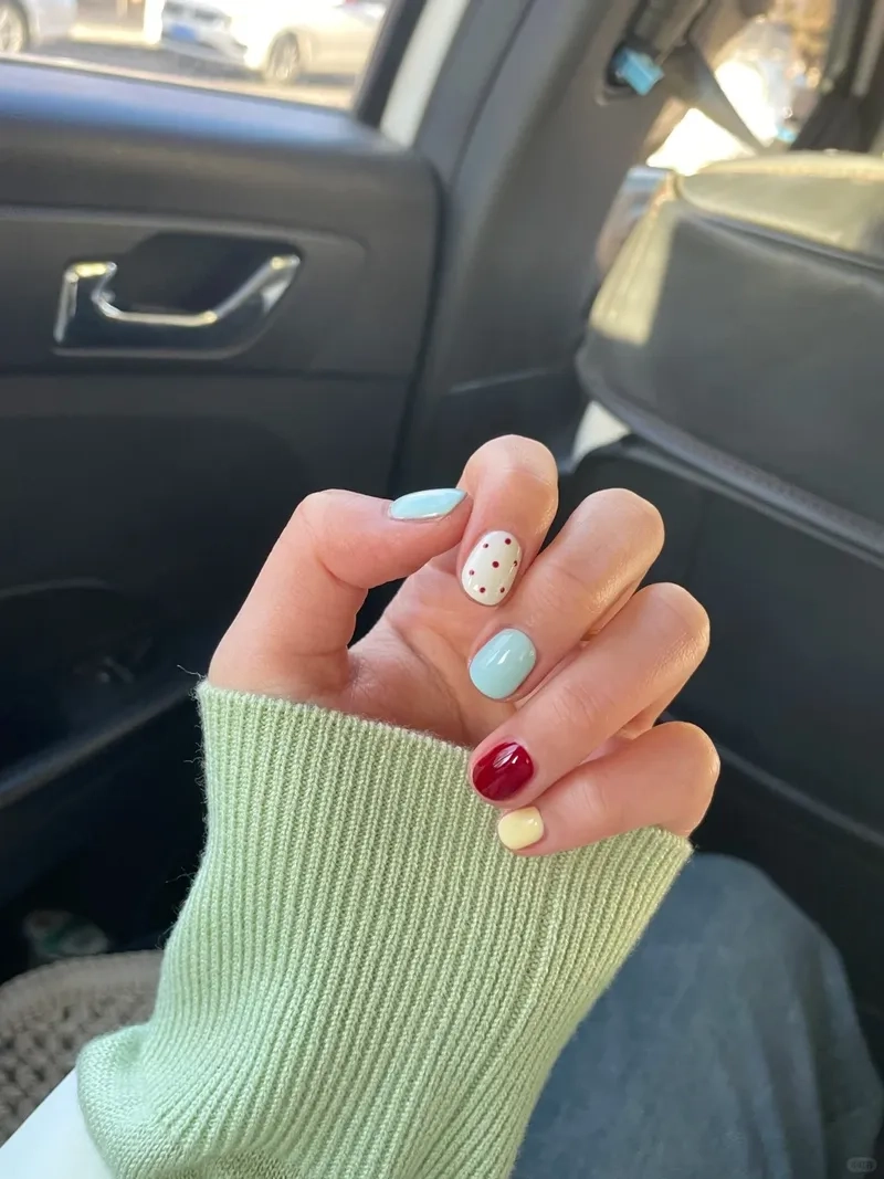 Nổi bật mỗi ngày nhờ mẫu nail trơn đẹp