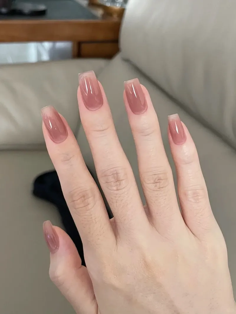 Phong cách thanh lịch với nail sơn trơn dễ thương