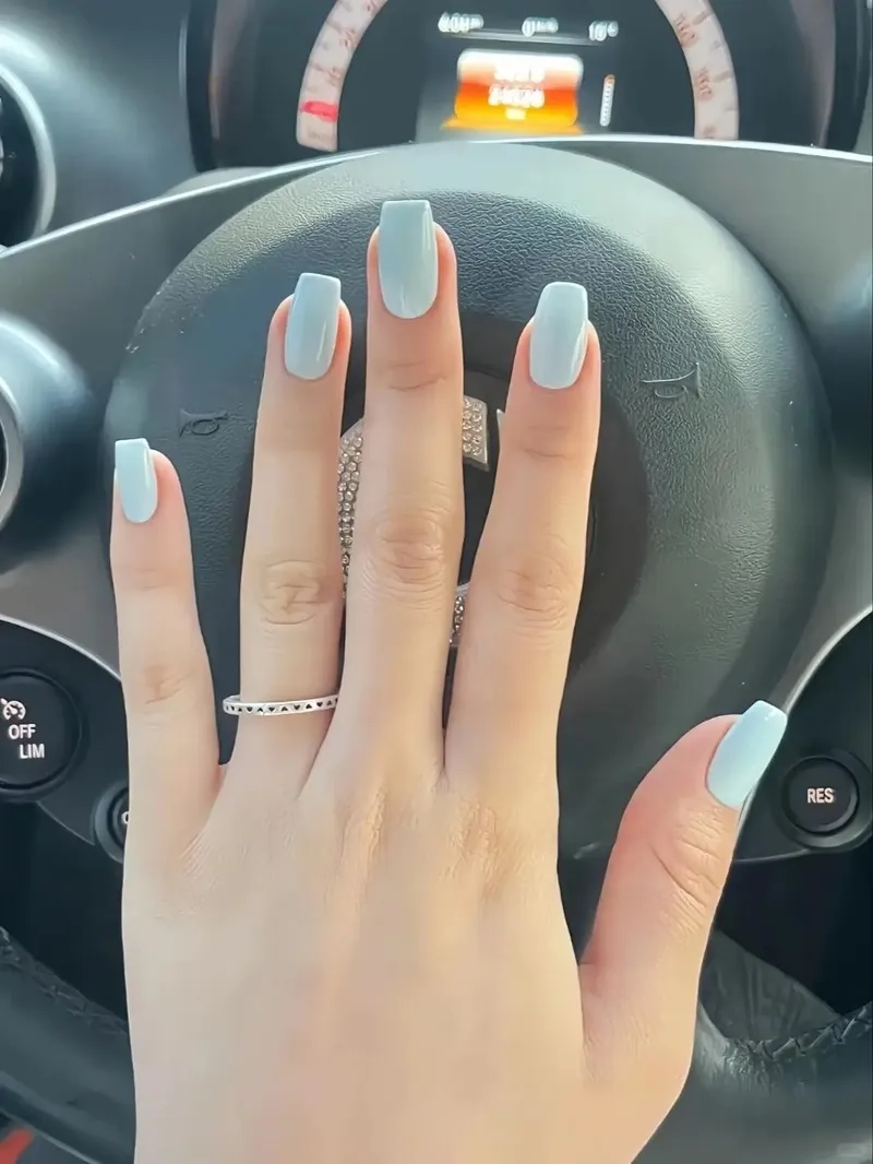 Thể hiện sự đơn giản với màu nail trơn dễ thương