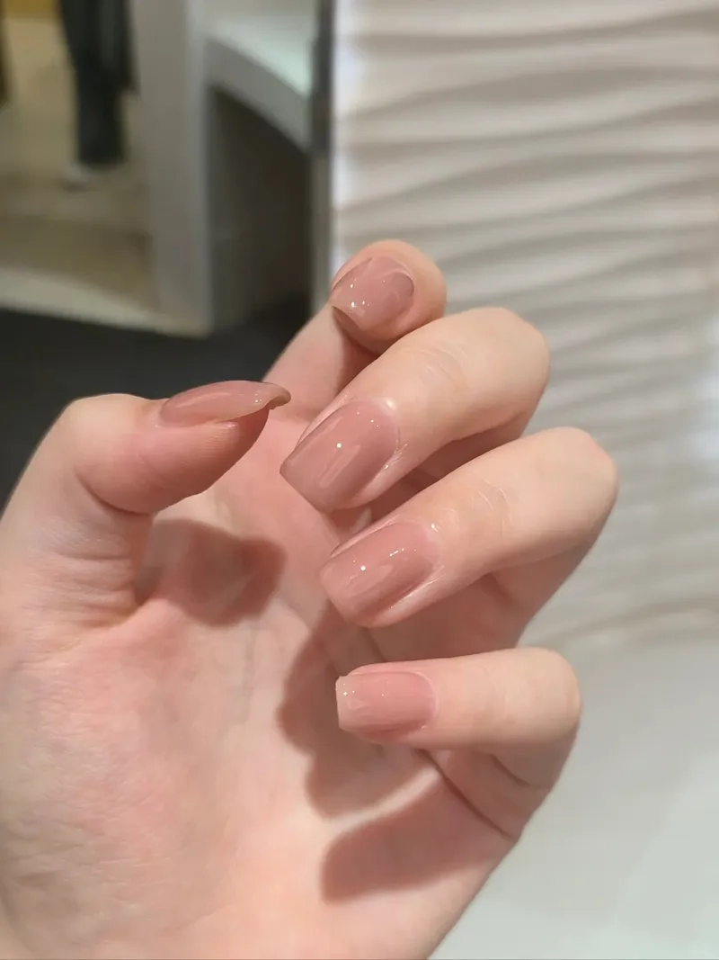 Vẻ đẹp tinh khiết của móng sơn trơn đẹp