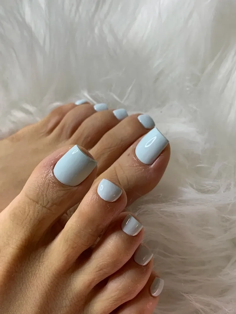 Nổi bật dịu dàng cùng nail chân trơn